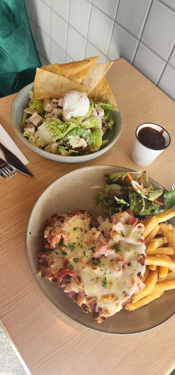 Bliv Cafe & Burger Bar-10